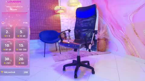 Snapshot of melissalabx69 chatting on 11-08-25, 01:17 MELISSA online show from 11-08-25, 01:17