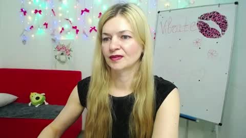 Snapshot of melissatylerbb chatting on 04-28-26, 11:37 Melissa online show from 04-28-26, 11:37