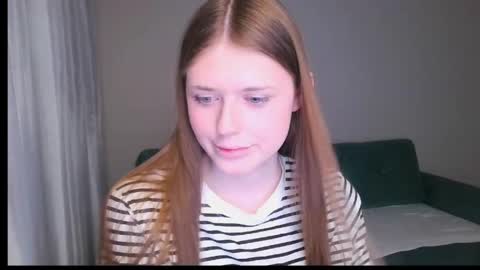 Snapshot of melissssa_bloom chatting on 04-14-26, 04:35 Melissa online show from 04-14-26, 04:35