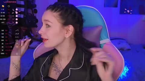 Snapshot of mella_freya chatting on 01-07-25, 09:14 Freya IM NONUDE online show from 01-07-25, 09:14