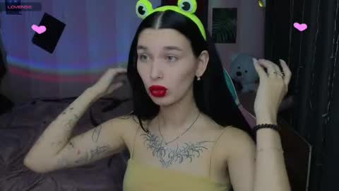 Snapshot of mella_freya chatting on 10-12-25, 10:53 Freya IM NONUDE online show from 10-12-25, 10:53