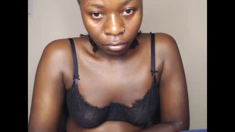 Snapshot of mellanin_pretty_ chatting on 01-21-25, 03:04 . online show from 01-21-25, 03:04