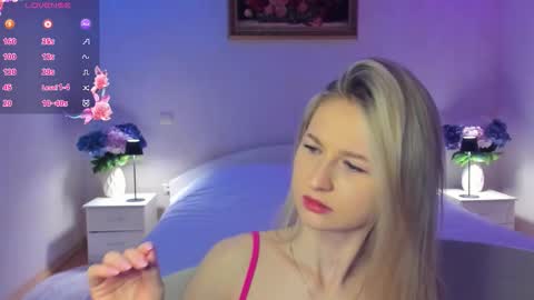 Snapshot of mellina_tey chatting on 03-11-26, 10:38 Mellina online show from 03-11-26, 10:38