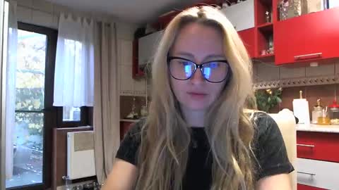 Melly online show from 10-21-25, 06:14