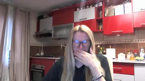 Melly online show from 03-24-26, 06:18