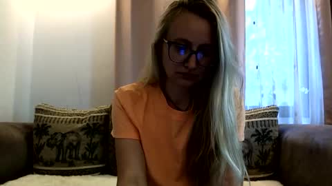 Melly online show from 06-10-26, 06:45