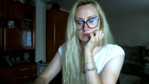 Melly online show from 06-30-26, 03:02