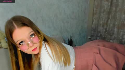 MelMooon online show from 01-28-25, 06:17