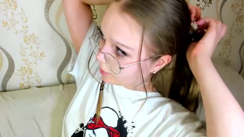 MelMooon online show from 09-15-25, 07:14