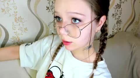 MelMooon online show from 09-21-25, 07:04