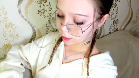 MelMooon online show from 10-10-25, 09:14