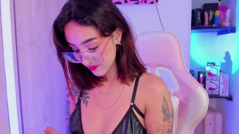 Snapshot of melodie_roy chatting on 02-27-25, 06:09 Melodie Roy 999 online show from 02-27-25, 06:09