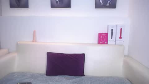 Melodi online show from 11-23-25, 01:22