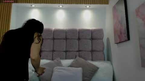 Melodi online show from 06-19-26, 01:04