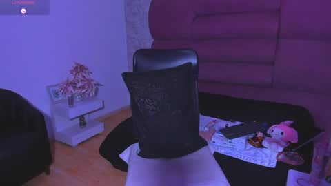 Snapshot of melodybons chatting on 01-20-25, 03:59 Melody Ninja online show from 01-20-25, 03:59