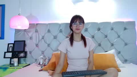 Snapshot of melodymansson chatting on 01-03-25, 02:08 Luisa Castro online show from 01-03-25, 02:08