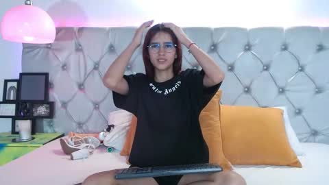 Snapshot of melodymansson chatting on 02-10-25, 08:10 Luisa Castro online show from 02-10-25, 08:10