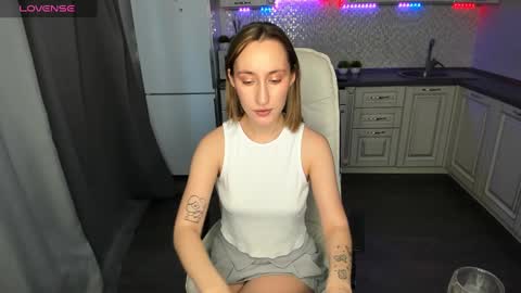 Snapshot of melodyoflovee chatting on 12-18-24, 07:47 Kaylie online show from 12-18-24, 07:47