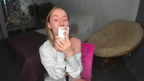 Snapshot of melodyoflovee chatting on 12-23-24, 05:17 Kaylie online show from 12-23-24, 05:17