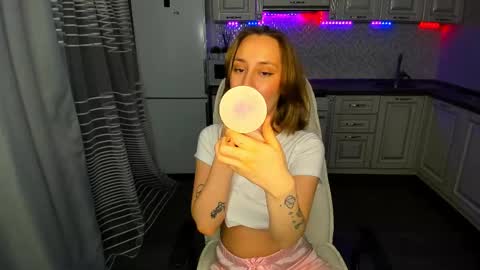 Snapshot of melodyoflovee chatting on 03-12-25, 09:44 Kaylie online show from 03-12-25, 09:44