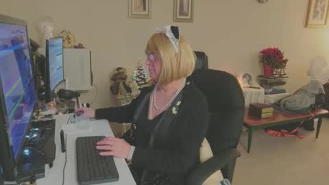 Melody online show from 12-19-25, 05:09