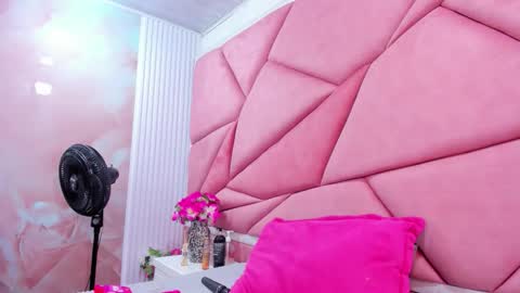 Melodysmithass online show from 04-17-26, 03:09