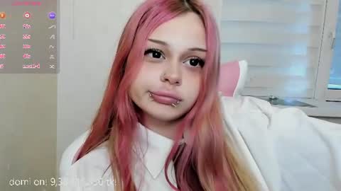 Snapshot of melonipinkbb chatting on 07-23-26, 11:30 MELONI online show from 07-23-26, 11:30