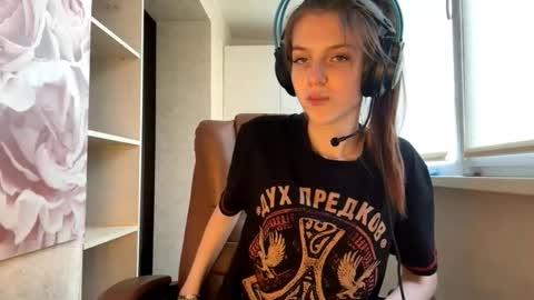 Hi Im Aria 18 years old online show from 10-01-25, 02:12