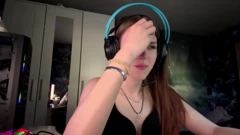 Hi Im Aria 18 years old online show from 10-17-25, 12:30