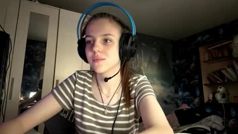 Hi Im Aria 18 years old online show from 10-22-25, 12:27