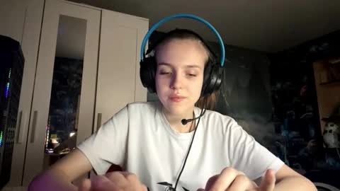 Hi Im Aria 18 years old online show from 10-24-25, 12:23