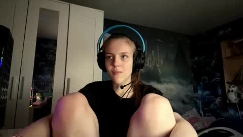 Hi Im Aria 18 years old online show from 10-25-25, 12:13