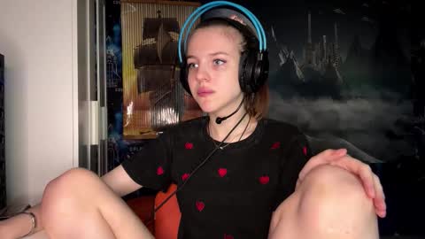 Hi Im Aria 18 years old online show from 11-04-25, 12:15