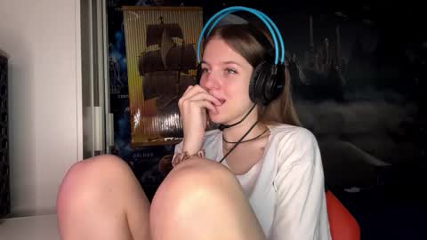 Hi Im Aria 18 years old online show from 11-14-25, 12:26