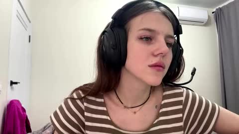 Hi Im Aria 18 years old online show from 01-18-26, 06:55