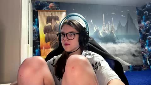 Hi Im Aria 18 years old online show from 05-19-26, 04:24