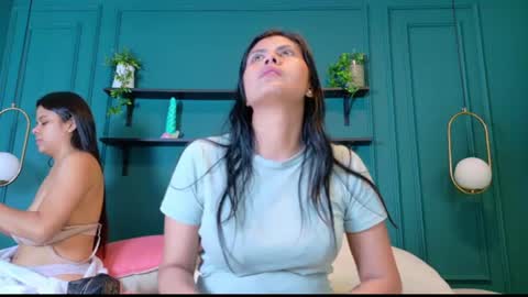 Snapshot of melydoll_ chatting on 06-13-26, 07:01 Maelly online show from 06-13-26, 07:01
