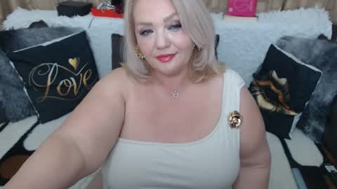 Snapshot of melyssamilfxxx chatting on 05-01-26, 03:33 melyssamilfxxx online show from 05-01-26, 03:33