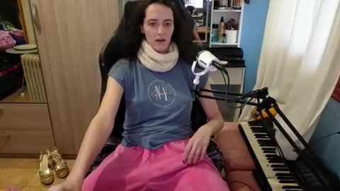 Snapshot of memisecrets chatting on 12-21-25, 04:03 Megumi Aina online show from 12-21-25, 04:03