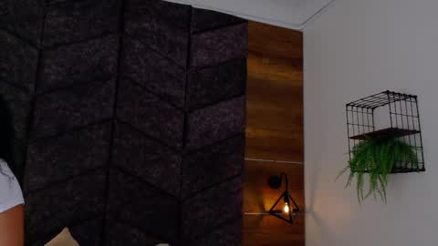  Memphis Williams  online show from 04-21-26, 02:48