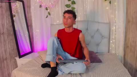 Snapshot of mency_rouse chatting on 07-14-26, 04:23 Mency online show from 07-14-26, 04:23