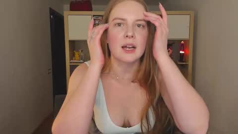 Snapshot of meow_k1tty chatting on 11-19-25, 01:55 Flora Next stream November 17th at 6 GMT online show from 11-19-25, 01:55