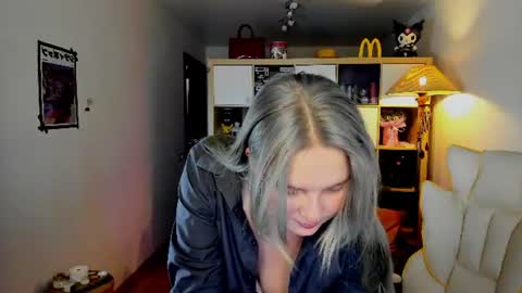 Flora  Next stream November 17th at 6  GMT online show from 07-10-26, 05:01