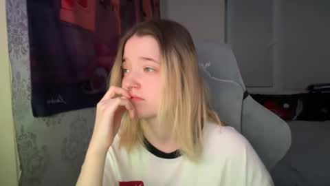 meowme online show from 12-30-24, 02:51