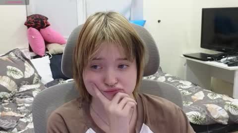 meowme online show from 12-14-25, 04:01