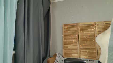 Mia online show from 03-02-26, 04:14