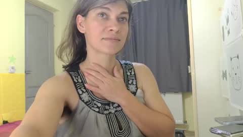 Snapshot of merciylove chatting on 11-19-25, 04:18 Miss Helena online show from 11-19-25, 04:18