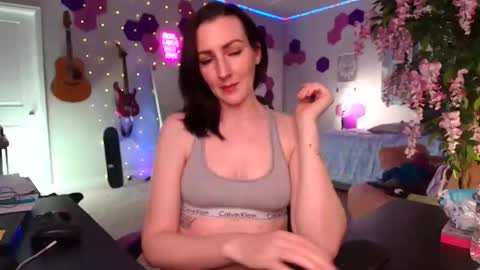 Meredith Bae online show from 04-14-26, 01:22