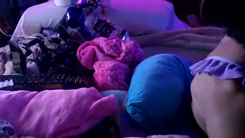 Snapshot of merelyalover chatting on 01-22-25, 10:29 gurlnips online show from 01-22-25, 10:29