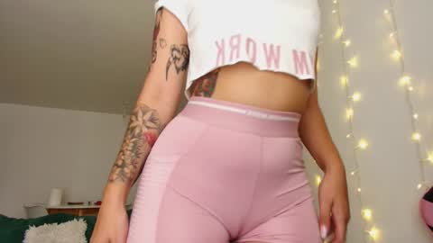 Snapshot of merida__freckles chatting on 01-26-25, 06:58 Miss Freckles online show from 01-26-25, 06:58